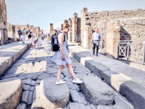 Pompeii Outfit Ideas, Pompeii Outfit, Mt Vesuvius, Sisterhood Of The Traveling Pants, Pompeii Ruins, Subway System, Pompeii Italy, Traveling To Italy, Pompeii And Herculaneum