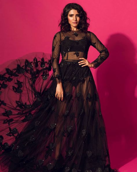 Samantha Akkineni on Instagram: “Hi 👋 🖤 series.. My 💣 💣 team .. Concept & styled by @jukalker Assisted by @pratimajukalkar Makeup & hair @tokala.ravi @chakrapu.madhu…” Photoshoot In Black Dress, Samantha Photoshoot, Samantha Photo, Samantha Akkineni, Samantha Images, Samantha Pics, Samantha Ruth, Sheer Gown, Samantha Photos