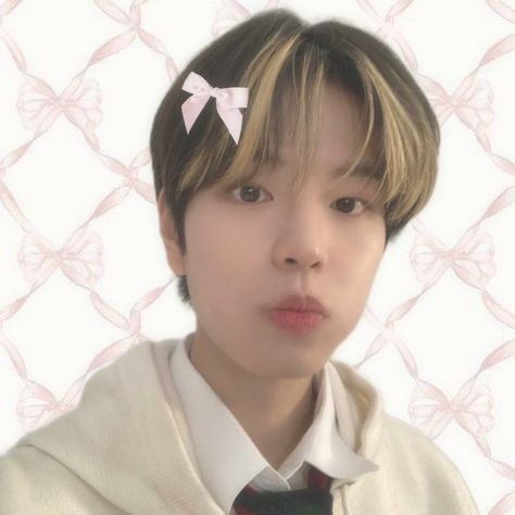 mine dont repost!! for minmin 🤭 seungmin skz stray kids pink bow coquette soft ribbon icon edit pfp Ribbon Icon, Pink Bg, Edit Pfp, Skz Seungmin, Seungmin Straykids, Bow Coquette, Soft Pink Theme, Minnie Bow, Boy Idols