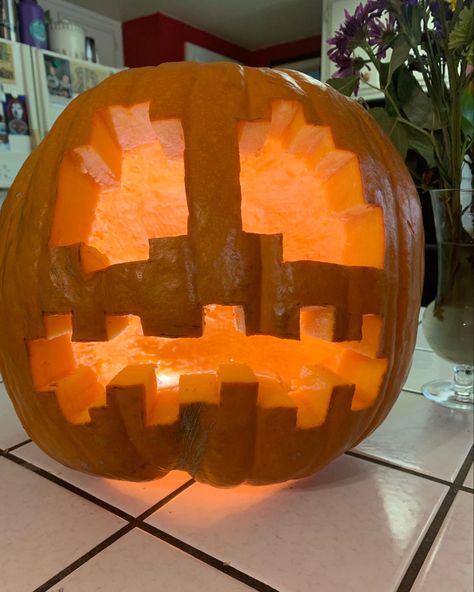 Pumpkin Carving Ideas Mario Bros, Pikachu Jack O Lantern, Construction Pumpkin Carving, Pumpkin Carving Ideas Video Games, Professional Pumpkin Carving, Pumpkin Carving Ideas Animal Crossing, Pumpkin Carving Minecraft, Nintendo Pumpkin Carving, Minecraft Pumpkin Painting