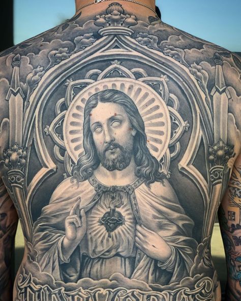 Chuey Quintanar on Instagram: “Three years healed! Sacred heart Jesus back piece 🙌 @garrett_iaco” Jesus Back Tattoo, Mexican Gangster, Los Angeles Tattoo, Jesus Piece, Chicano Tattoos, City Tattoo, London Tattoo, Chest Tattoo Men, Back Piece