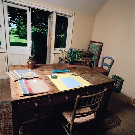 Virginia Woolf shed Writing Studio, Writers Desk, Room Of One's Own, Willem De Kooning, Bernard Shaw, Workspace Inspiration, Writing Space, Charles Darwin, Famous Authors