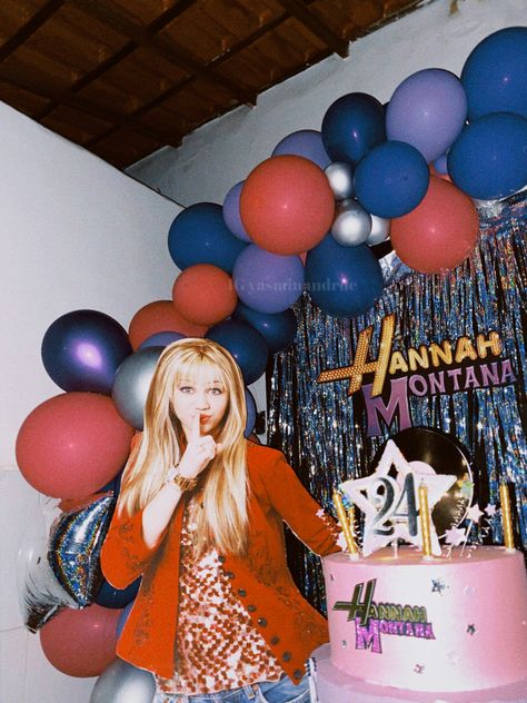 Hannah Montana Party Decorations, Disney Channel Birthday Party, Hannah Montana Party Ideas, Hannah Montana Bachelorette Party, Hannah Montana Birthday Party, Hannah Montana Party, Hannah Montana Birthday, 2000s Party Decorations, 2000s Birthday Party Theme