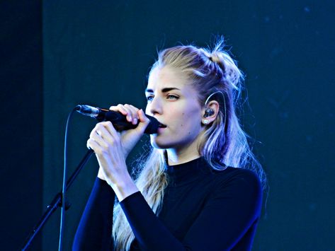 Hannah Felicity May Reid - London Grammar Hannah Reid London Grammar, Hannah Reid, London Grammar, Percabeth, Indie Fashion, Artist Style, Great Bands, The Queen, Grammar