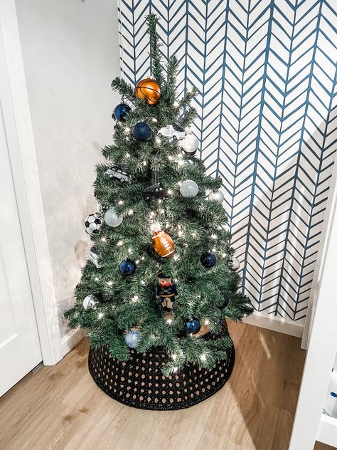 Little Boy Christmas Tree Ideas, Kid Tree Christmas, Little Boys Christmas Tree, Small Boy Christmas Tree, Boy Christmas Tree Ideas, Boy Christmas Tree Theme, Toddler Boy Christmas Tree, Boys Christmas Tree Ideas, Boys Room Christmas Decor