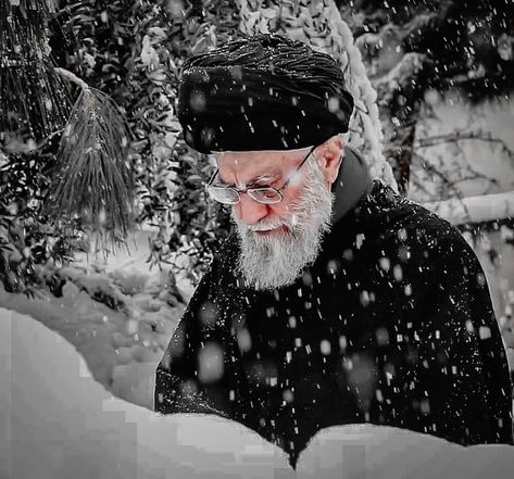 Syed Ali Khamenei, Law Asthetics, Ayatollah Khamenei, Imam Khamenei, Ali Khamenei, Shia Muslim, Surreal Scenes, Islamic Art Canvas, Ronaldo Videos