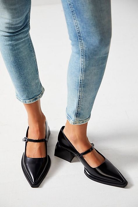 Vagabond Vivian Heels Vagabond Vivian, Womens Wide Shoes, Classy Shoes, Chunky Block Heels, Mary Jane Heels, Fabulous Shoes, Black Fits, Boho Clothing, Beauty Fashion