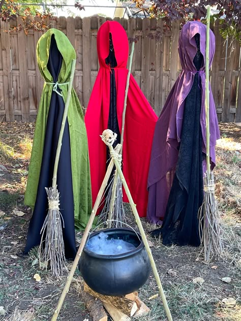 Outdoor Witch Decorations, Homemade Halloween Crafts, Witchy Halloween Decor, Fall Office Decor, Dancing Ghosts, Office Decor Inspiration, Hocus Pocus Decorations, Hocus Pocus Halloween Decor, Witch Decorations