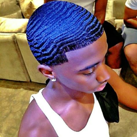 King Combs waves King Combs, 360 Waves Hair, Waves Hairstyle Men, Black Boys Haircuts, Hair Color For Dark Skin, Waves Hairstyle, Waves Haircut, Hairstyle Men, Black Men Haircuts