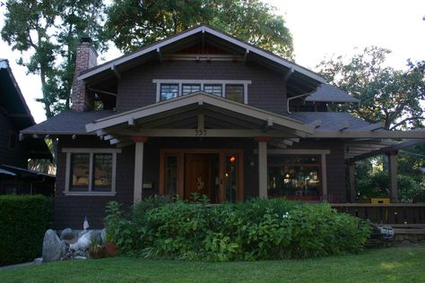 Craftsman style home with patio. Brown Shingles, Craftsman Home Decor, Craftsman Home Exterior, Craftsman Houses, Craftsman Porch, Bungalow Cottage, Arts And Crafts Bungalow, Craftsman Homes, Find Your People