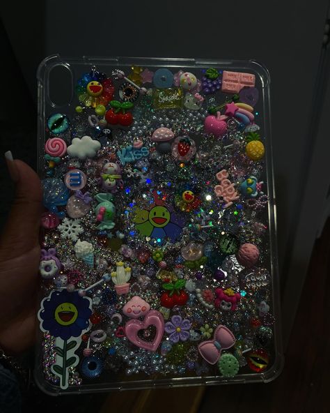 Bedazzled Ipad Case, Ipad Junk Case, Junk Ipad Case, Junky Case, Headphone Ideas, Junk Case, Fake Nails For Kids, Y2k Kawaii, Bling Ideas