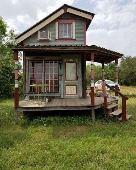 Tiny Home in Boho Style Inside Tiny Houses, Shack House, Tiny House Cottage, Tiny House Exterior, Tiny House Camper, Shed To Tiny House, Tiny House Layout, Building A Tiny House, Best Tiny House