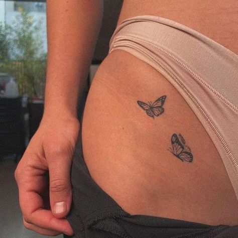 Butterfly Thigh Tattoo, Side Hip Tattoos, Butterfly Wrist Tattoo, Tato Minimal, Hip Thigh Tattoos, Small Butterfly Tattoo, Hip Tattoos Women, Petite Tattoos, Butterfly Tattoos