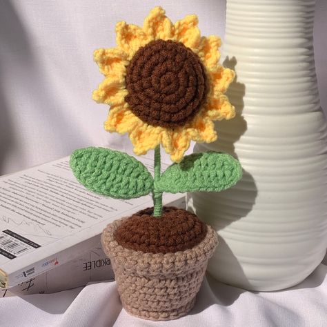 Sunflower Pot Crochet, Crochet Flower Pot, Sunflower Pot, Pot Crochet, Sunflower Vase, Crochet Idea, Crochet Sunflower, Flower Crochet, Crochet Flowers