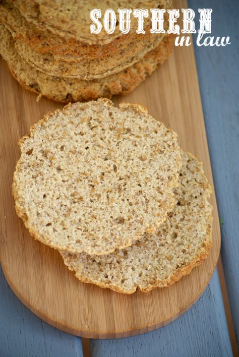 Grain Free Sandwich Thins Recipe  healthy paleo bread recipe, low fat, low carb, gluten free, grain free, high protein, clean eating friendly Thm Bread, Almond Flour Bread Recipes, Keto Bread Recipe, Coconut Flour Bread, Bread Keto, Almond Flour Bread, Grain Free Bread, Keto Sides, Keto Baking