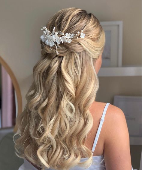 Hair Piece Wedding Hair Down, Half Uo Half Down Bridal Hair, Bridal Hair With Flowers And Veil Half Up Half Down, Wedding Make Up Blondes, Half Up And Half Down Wedding Hairstyles, Prom Hair With Hair Piece, Brides With Long Hair, Blond Bride Hairstyles, Prom Hairstyles With Hair Piece