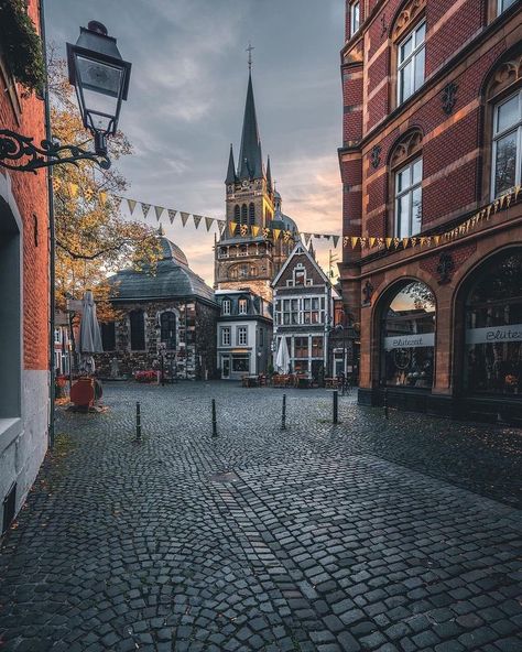 Architecture & Tradition on Twitter: "Aachen, Germany 🇩🇪 https://t.co/99V7QqBDBk" / Twitter Germany Living, Germany Study, Italy Study Abroad, Aachen Germany, Life In Germany, My Map, Dream Reality, Bosnia Herzegovina, City Travel