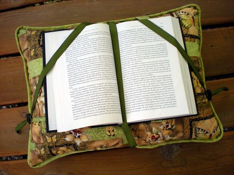 Reading Book Pillow Pattern, Reading Pillows, Black Things, Holiday Hand Towels, Sewing To Sell, Book Pillow, Reading Pillow, Gifts Vintage, Sewing Pillows