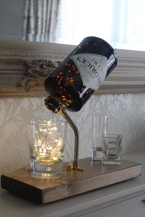 Lamps From Bottles, Gin Bottle Lamp Diy, Gin Bottle Lights, Gin Bottles Upcycle, Hendricks Gin Bottle Ideas, Bottle Lights Ideas, Bottle Lamp Ideas, Upcycling Bottles, Liqour Bottles