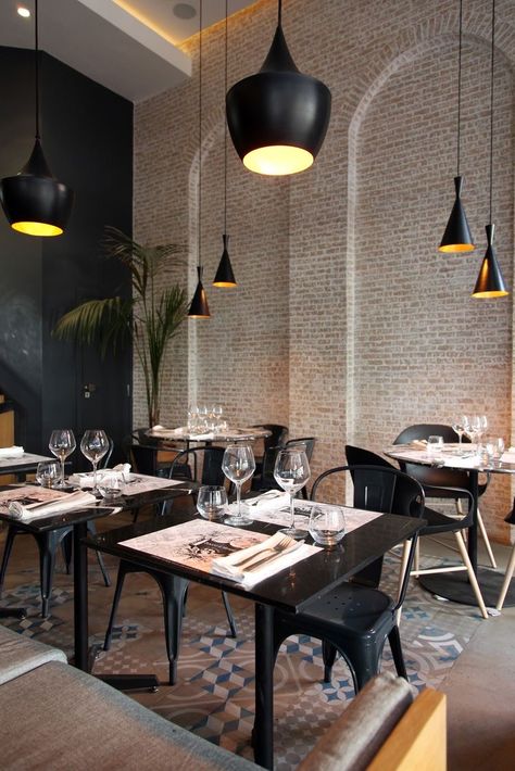 Small Restaurant Interior, Luxury Restaurant Interior, Industrial Living Room Design, Urban Industrial Decor, Farmhouse Restaurant, Wall Brick, Decoration Restaurant, Industrial Style Decor, Industrial Livingroom