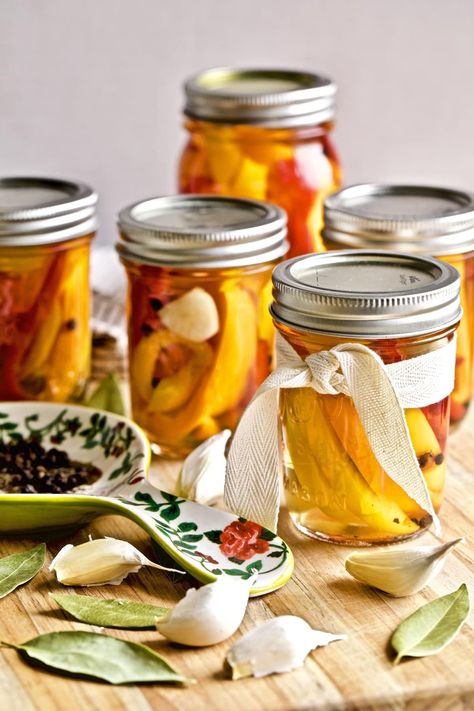 Pickled Italian Vinegar Peppers - CucinaByElena Vinegar Hot Sauce Recipe, Vinegar Peppers Recipe, Hot Pepper Vinegar, Peppers In Vinegar, Vinegar Peppers, Italian Peppers, Pickled Pepper Recipe, Pepper Vinegar, Pickled Peppers