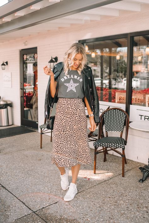 how to style a midi skirt, casual midi skirt styling, leopard midi skirt with graphic tee Midi Skirt White Sneakers, Hi Top Sneakers Outfit, Skirt And Tee Shirt Outfit, High Top Sneakers Outfit, Leopard Midi Skirt, Skirts With Sneakers, Skirt Styling, Names Boy, Tee Shirt Outfit