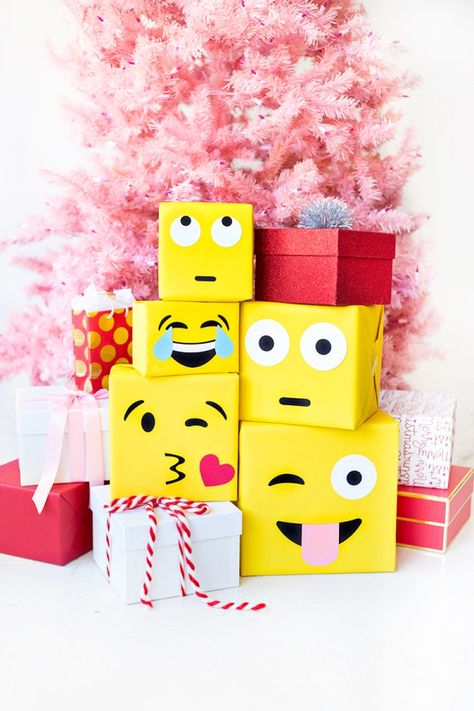 DIY Emoji Gift Wrap | studiodiy.com Diy Holiday Gift Wrapping, Emoji Craft, Opening Christmas Presents, Emoji Gifts, Emoji Party, Creative Christmas Gifts, Gift Wrapping Ideas, Unique Gift Wrapping, Diy Holiday Gifts