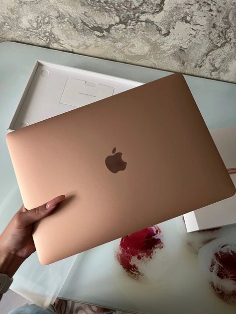 Rose Gold Macbook Air, Apple Board, Apple Gadgets Iphone, Rose Gold Macbook, Macbook Air M1, Apple Aesthetic, Apple Gadgets, Apple Macintosh, Macbook Pro 13 Inch