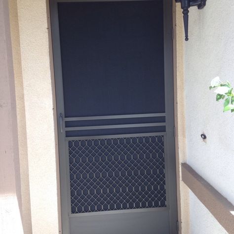 Custom swinging screen door made of extruded aluminum to keep the bugs out, but let cool air in! Aluminum Screen Door Philippines, Rustic Screen Door, Exterior Screen Doors, Exterior Screen, Aluminium Door Design, Metal Screen Doors, Aluminum Screen Doors, French Doors With Screens, Mail Man