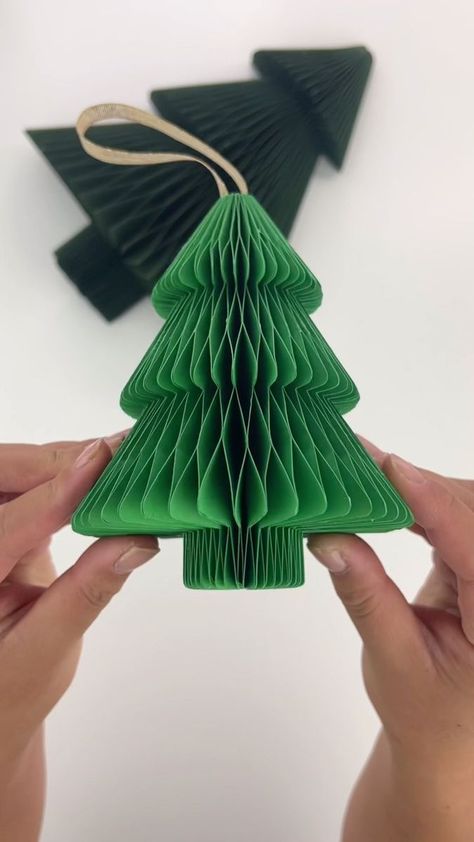 Paper Christmas Tree Craft For Kids, 3d Paper Christmas Tree, Christmas Content, Bird Template, Christmas Tree Template, Paper Flower Art, Paper Christmas Decorations, Okay Okay, Christmas Tree Decorations Diy