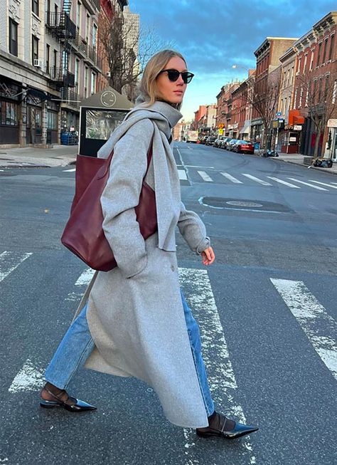 Minimalism Outfit, Amalie Moosgaard, Style Parisian Chic, Le Catch, Parisian Outfit, Slippers Outfit, Outfits New York, Copenhagen Street Style, Casual Outfit Inspiration