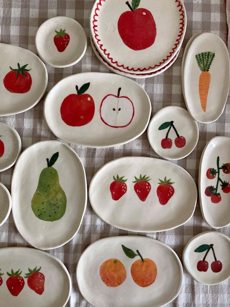 Cute handmade fruit and veg plates hand painted by Illustrator and Ceramicist Gemma Kirschner Handmade Paintings Ideas, Paint Pottery Inspiration, Fruit And Veg Illustration, How To Paint Plates, Hand Painted Pottery Fruit, Pottery Painting Gift Ideas, Dishwear Sets Dinnerware, Ideas For Pottery Painting, Clay Painting Ideas Plates