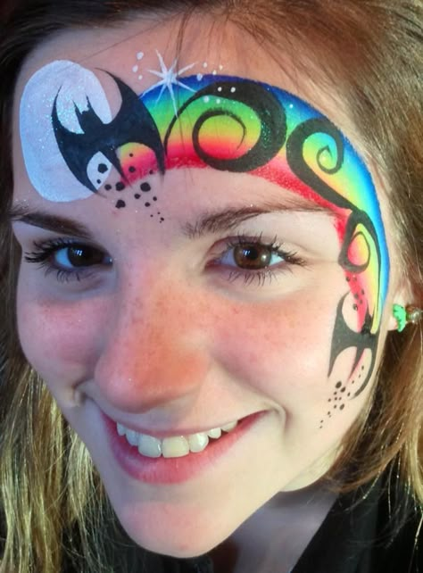 Cool half face Halloween design.                                                                                                                                                                                 Mehr Cute Halloween Face Paint, Bat Face Paint, Easy Halloween Face Painting, Halloween Face Paint, Adult Face Painting, Watercolor Painting For Beginners, Face Painting Tutorials, Eye Designs, Face Painting Easy