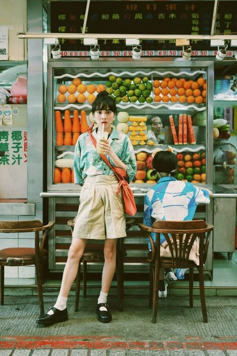 Taiwan Fashion, Japanese Photography, Fruit Stand, Dark Theme, Street Portrait, Japon Illustration, Japan Photo, Street Fashion Photography, Cinematic Photography