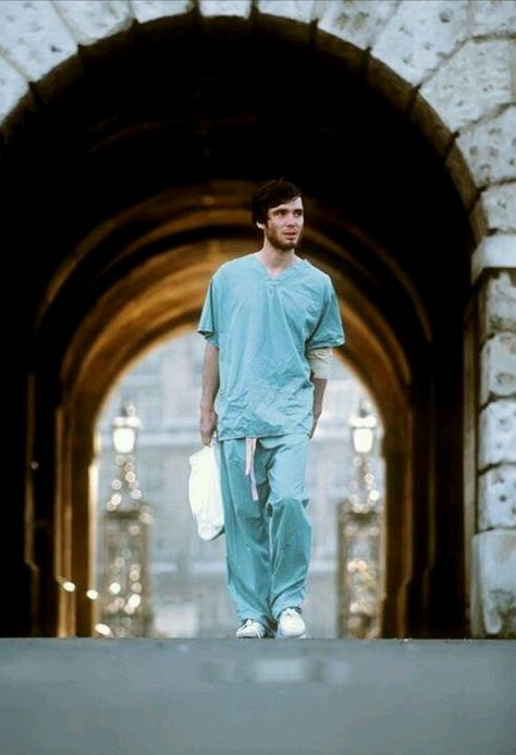 Cillian Murphy in "28 Days Later"... One heck of a zombie / post apocalyptic movie Cillian Murphy 28 Days Later, Cillian Murphy Movies, Gillian Murphy, Murphy Actor, Greatest Movies, 28 Days Later, New James Bond, Horror Movies Scariest, Movies Of All Time