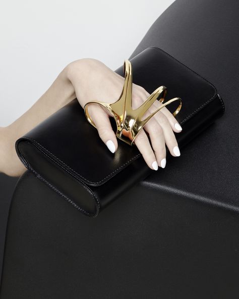 Zaha Hadid Design, Best Leather Wallet, Balenciaga Leather, Luxury Clutch, Ostrich Leather, Zaha Hadid, Ladies Clutch, Clutch Bags, Satchel Handbags