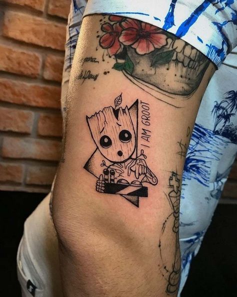 Los mejores tatuajes para hombres - 30 ideas para cada gusto Places For A Tattoo, Compass Tattoos Arm, Groot Tattoo, Best Sketches, Small Neck Tattoos, Places For Tattoos, Compass Tattoo Design, Dragon Ball Tattoo, Elbow Tattoos