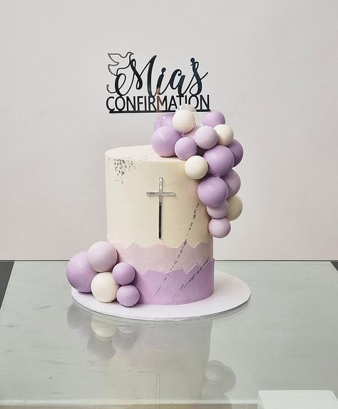 Girls Confirmation Cakes, Confirmation Cakes Catholic, Purple Gold Party Decorations, Confirmation Cake Ideas, Confirmation Cupcakes, Conformation Ideas, Comunion Cake, Dedication Cake, Confirmation Cake