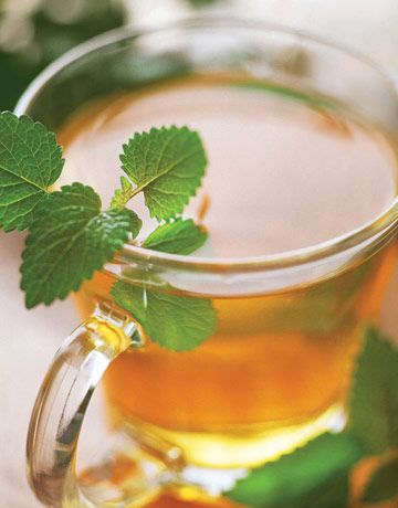 Parsley Tea, Lemon Balm Tea, Kidney Cleanse, Herbal Infusion, Toning Workouts, A Cup Of Tea, Lemon Balm, Healing Herbs, Back To Nature