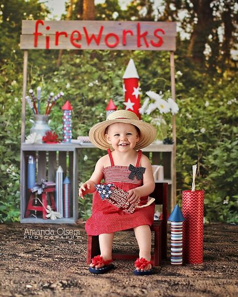 Firework Photo Outdoor Stand Photo backdrop – available on Lemondrop Backdrops Fireworks Stand, 4th Of July Pics, July Pictures, Firework Stands, 4th Of July Photography, Fireworks Photo, Fireworks Photography, 4th Of July Photos, Mini Photo Sessions