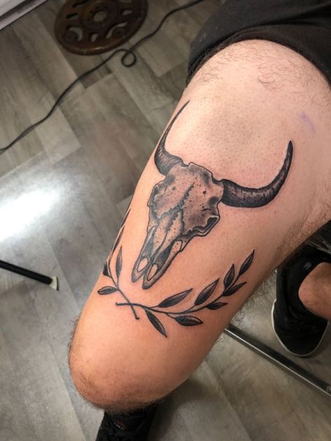 Bull With Crown Tattoo, Bull Skull Tattoo Above Knee, Men’s Country Tattoo Ideas, Bull Tattoo Leg, Western Chest Tattoo Men Ideas, Simple Country Tattoos Men, Waylon Jennings Tattoo Ideas, Cow Skull Tattoo Men, Tattoo Designs Men Thigh