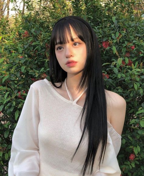 Hairstyles With Full Bangs, Long Hair With Full Bangs, Full Bangs Hairstyle, Full Bangs Long Hair, Grunge Asian, Acubi Club, Makeup Chinese, Pretty Girl Aesthetic, Acubi Style