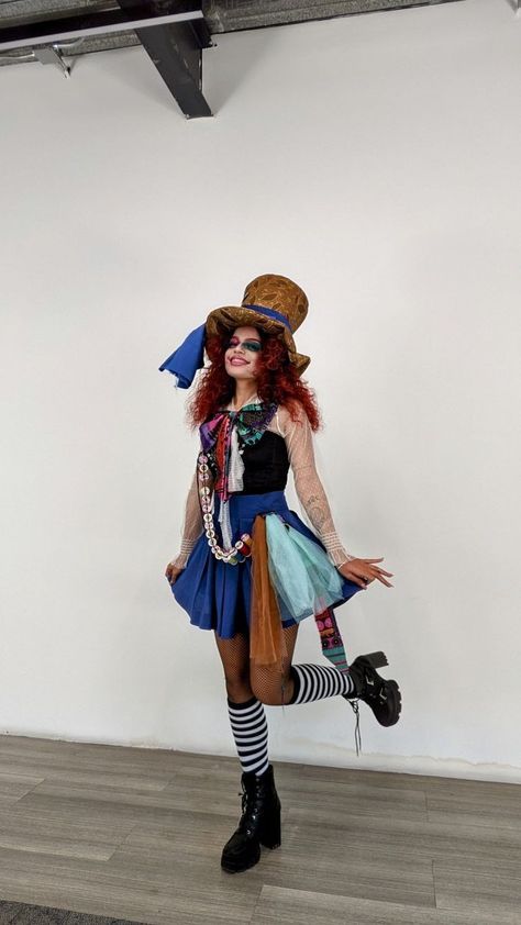 Really Cool Halloween Costumes, Alice In Wonderland Steampunk Costume, Mad Hatter Dress Inspired Outfits, Alice In Wonderland Costume Party, Mad Hatter Outfit Ideas Casual, Madhatters Costume, Mad Hatter Rave Outfit, Modern Alice In Wonderland Outfit, Mad Hatter Cosplay Female