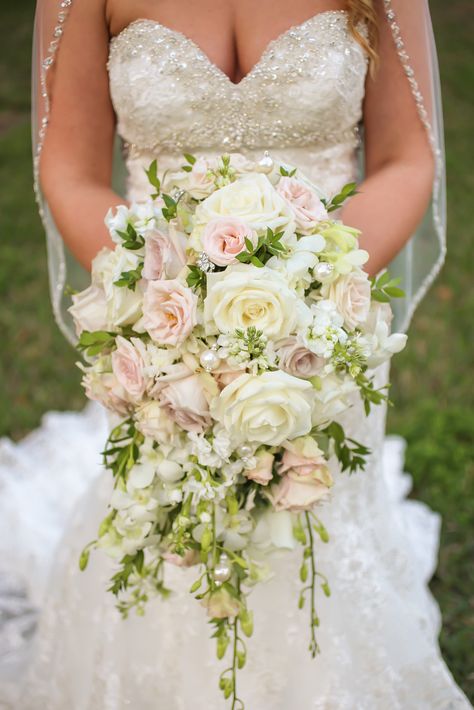 Wedding Bouquet Cascade, Cascading Bouquet White, White Rose Wedding Bouquet, White Rose Bouquet, Cascading Bridal Bouquets, Spring Wedding Bouquets, Cascading Wedding Bouquets, White Roses Wedding, Mauve Wedding