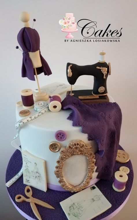 Knitting Cake, Sewing Machine Cake, Sewing Cake, Realistic Cakes, Fashion Cake, Fondant Cake Designs, Get Scared, Cool Cake Designs, Funny Birthday Cakes