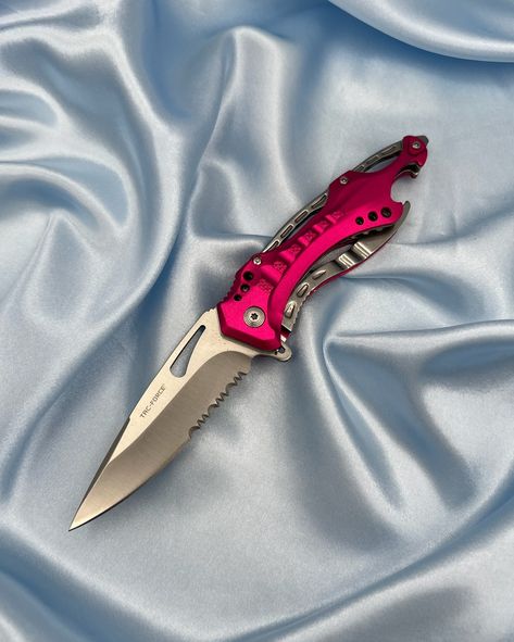 Affordable and Long Lasting 👀 our pocket 🔪's are the perfect addition to your collection ✨ Pocket Knife Aesthetic, Pink Pocket Knife, Hot Pink Decor, Cowboy Nails, Knife Aesthetic, Easy Perler Beads Ideas, Pretty Knives, Glass Breaker, Drop Point