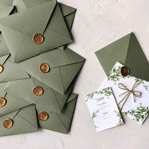 DIY wedding invitations aren't just for the creative couples - we've found 10 unusual ways to create DIY wedding invitations that almost anyone can master! Boda Diy, Sage Green Wedding, Handmade Envelopes, Green Wedding Invitations, Greenery Wedding Invitations, Wedding Envelopes, Wrapping Ideas, Wedding Invitations Diy, Wedding Guide