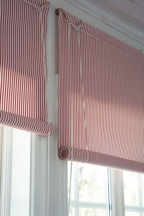 Gingham Roller Blinds, Bay Window Blinds, Roll Blinds, Curtain Alternatives, Diy Bamboo, Sheer Blinds, Traditional Curtains, Patio Blinds, Bathroom Blinds