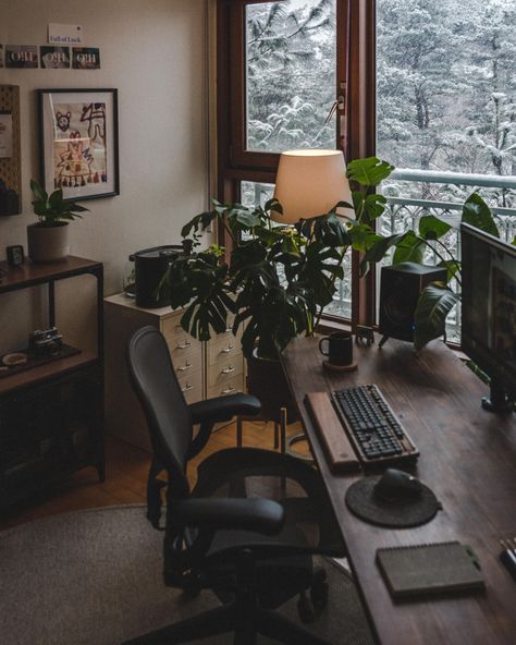 Writing Desk Setup, Working From Home Aesthetic, Cosy Desk, Desk Setup Ideas, Cozy Desk, Desk Setups, Desk Inspiration, Setup Ideas, Workspace Inspiration