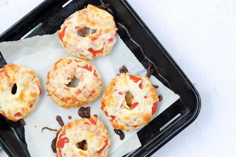 Homemade Bagel Bites Recipe Homemade Bagel Bites, Pizza Bagel Bites, Bagel Bites Recipe, Pizza Bagel, School Snacks For Kids, Bagel Bites, Pizza Bagels, After School Snack, Homemade Bagels